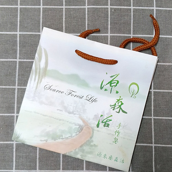 品牌白色紙袋